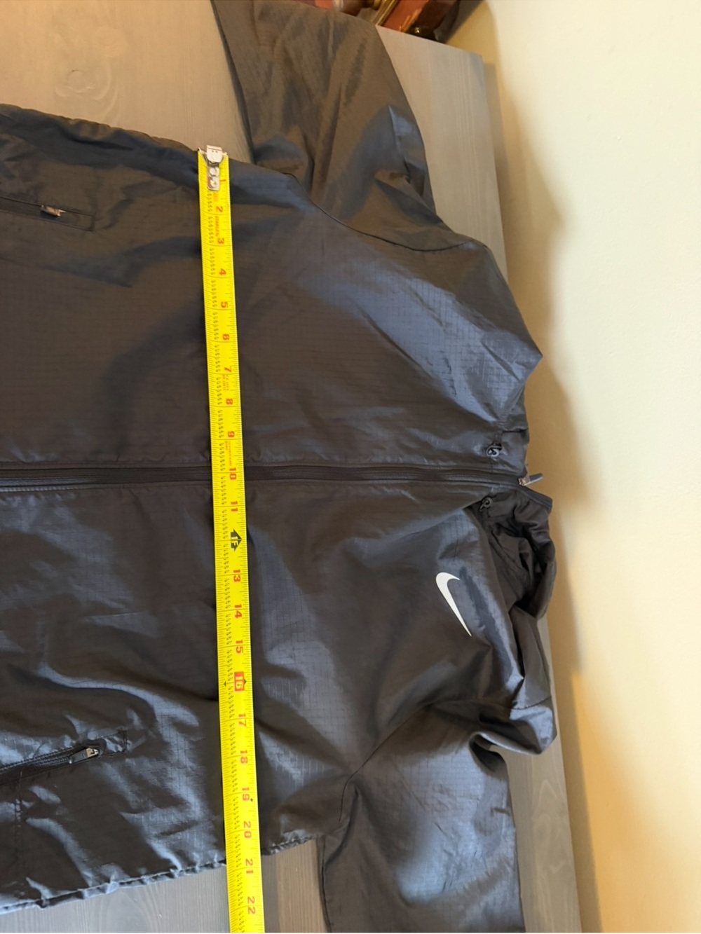 Nike Women's Black Hooded Running Windbreaker Jacket - Picture 7 of 8